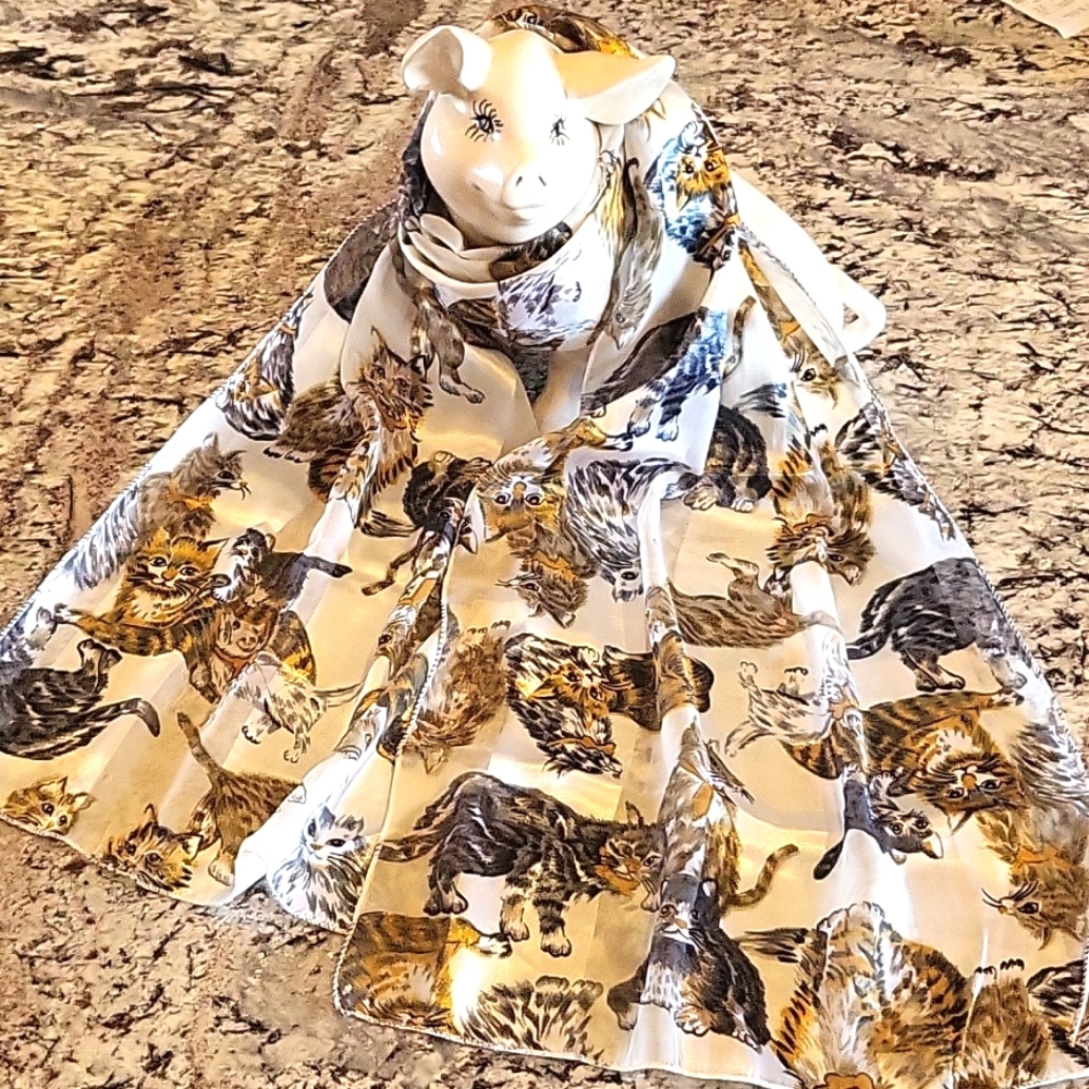 *CLOSING 5/18* Cat scarf.